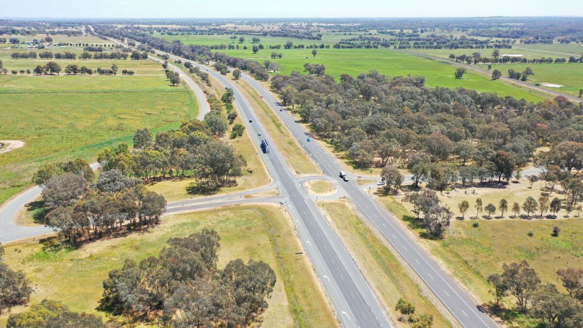 The Hume Freeway near Chiltern looking east with Wenkes Road, right. Picture by Mark Jesser 