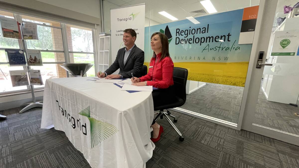 Transgrif CEO Brett Redman and RDA Riverina director Rachel Whiting signing the partnership deal. Picture by Georgia Rossiter