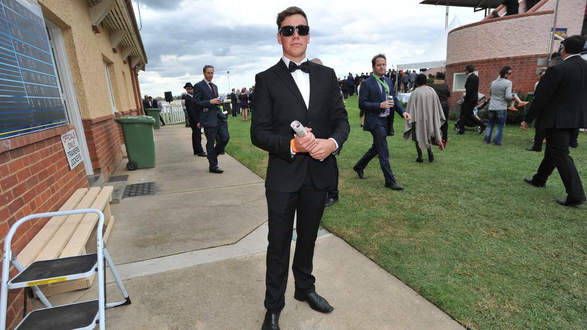 			<div class="caption"><center>
			<h4><a href="http://www.dailyadvertiser.com.au/story/2255957/wagga-gold-cup-hot-100-photos-poll/">Wagga Gold Cup 2014 | Hot 100</a></h4>		

</div>