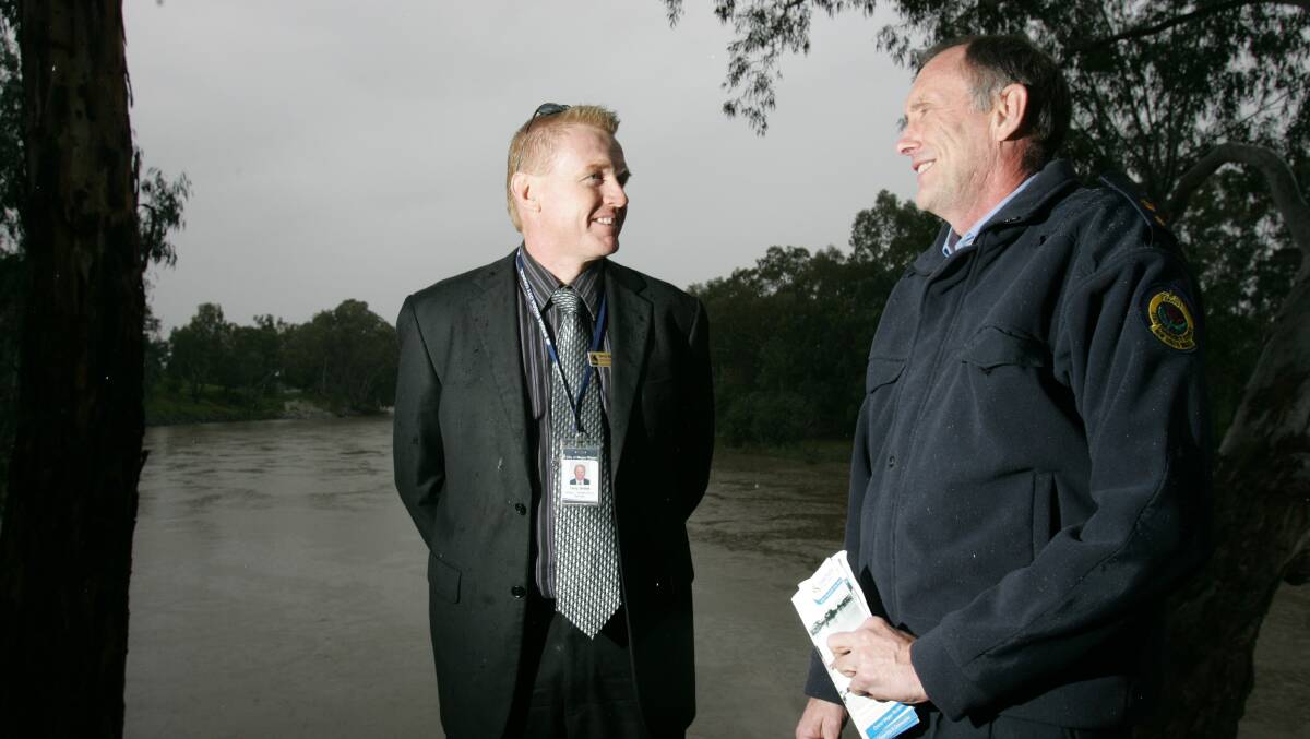 Then-Wagga City Council infrastructure services director and SES deputy region controller Keith Favell have began preparing for a flood in Wagga in 2010. File image