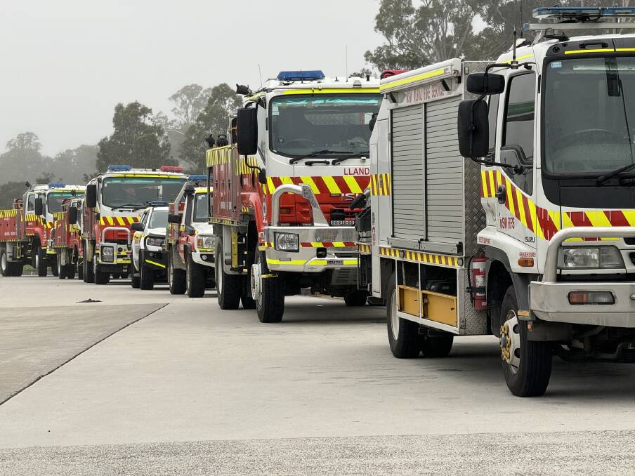 Southern Region NSW RFS firefighters join in Victorian bushfire fight. Picture by NSW RFS