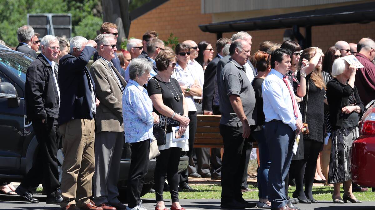 More Than 1000 People Farewell Gentle Giant Craig Smith At Wagga Funeral The Daily