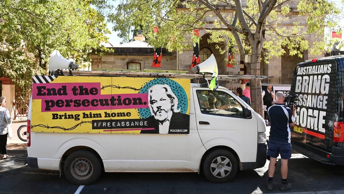 The message was clear when these vans stopped in Albury for Mr Shipton's tour to push for his son's release from custody. Picture by Mark Jesser