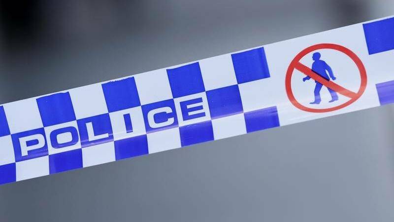 Thief uses hammer to smash their way into Riverina jewellery store
