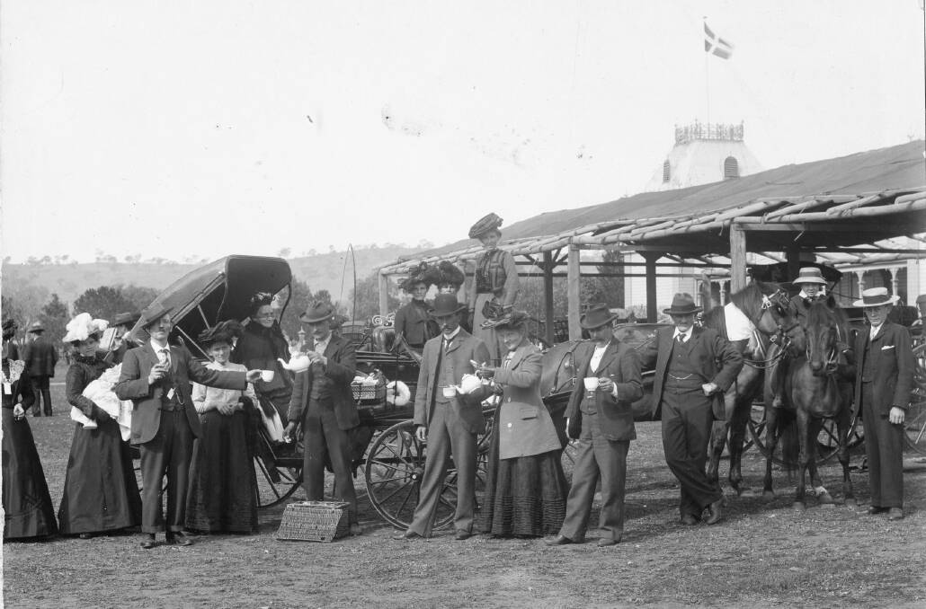 The first Wagga Show was first held in 1864 at the Wagga Racecourse. The present site on Bourke Street was purchased in 1885. This gathering of Show visitors was attending the Wagga Show in 1902. (CSURA RW5)