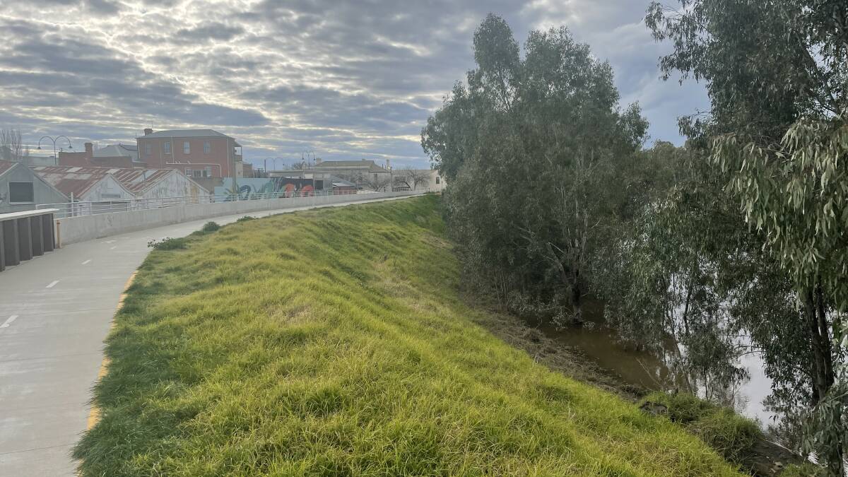 SAFEGUARD: North Wagga residents originally wanted flood protection equivalent to the $23 million levee which shields the Wagga CBD on the other side of the Murrumbidgee. Picture: Monty Jacka