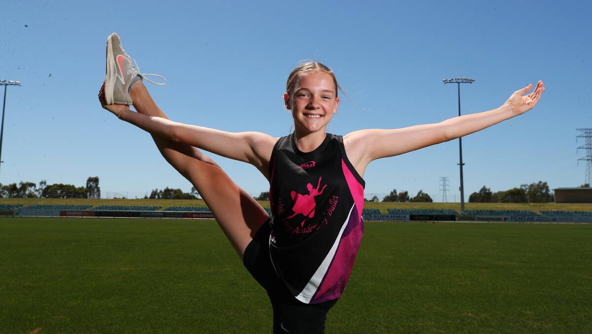 FLEXIBLE: Indigo Dawson, 12, is one of hundreds of students to adapt to online dance learning in 2020. Picture: Emma Hillier