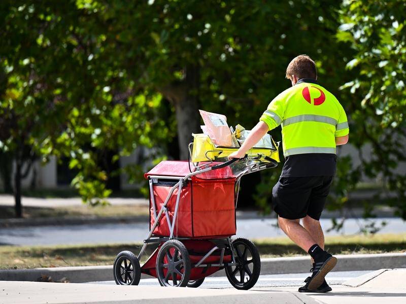 Australia Post is calling on dog owners to take responsibility for their pets. (Lukas Coch/AAP PHOTOS)