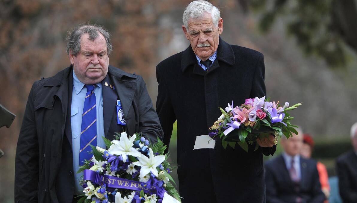 Ben Davey of the National Servicemen's Association NSW's Branch and Norm Alexander of Legacy lay wreaths 