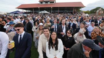 Wagga has recorded a record attendance at this year's Gold Cup Carnival with almost 14,000 people turning out across the two-day event. 